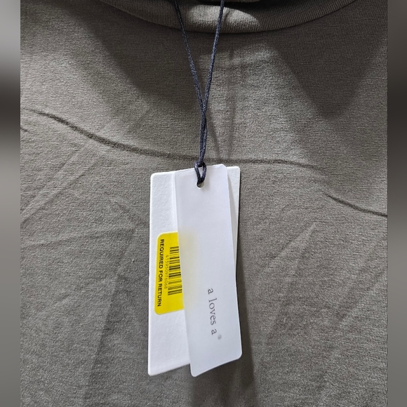 NWT Turtleneck Top - Medium - Picture 4 of 4